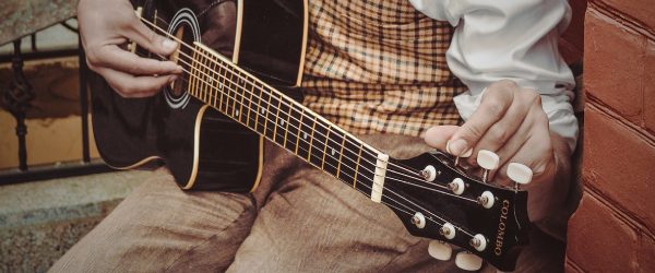 An easy guide to standard guitar tuning