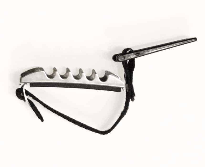 close up of toggle capo